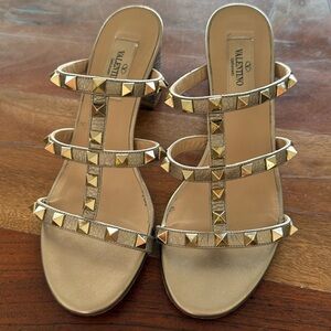 slide Valentino sandal.